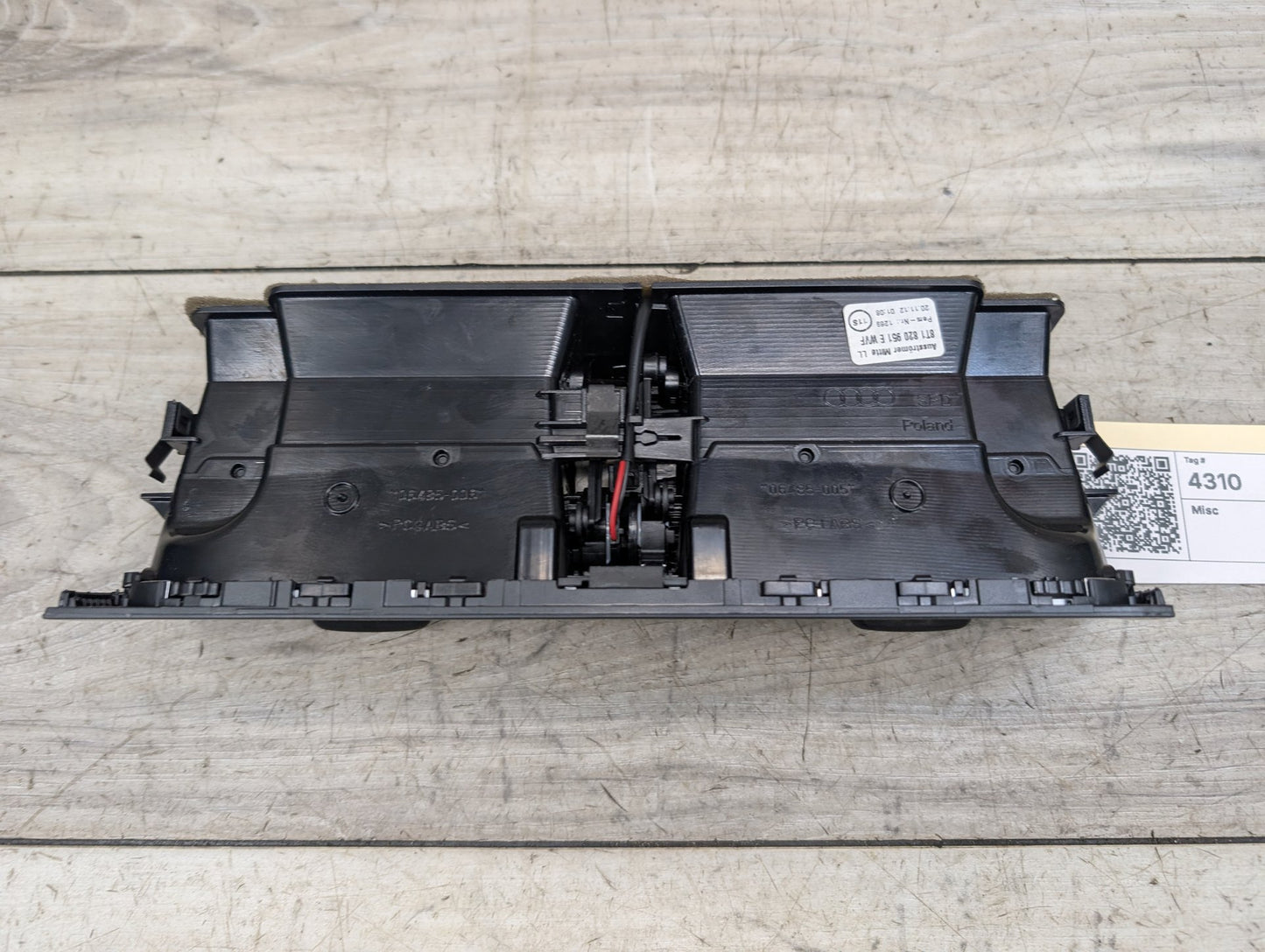 2008 - 2017 Audi S5 8T Dashboard Dash Board Middle Center Air Vent 8T1820951E