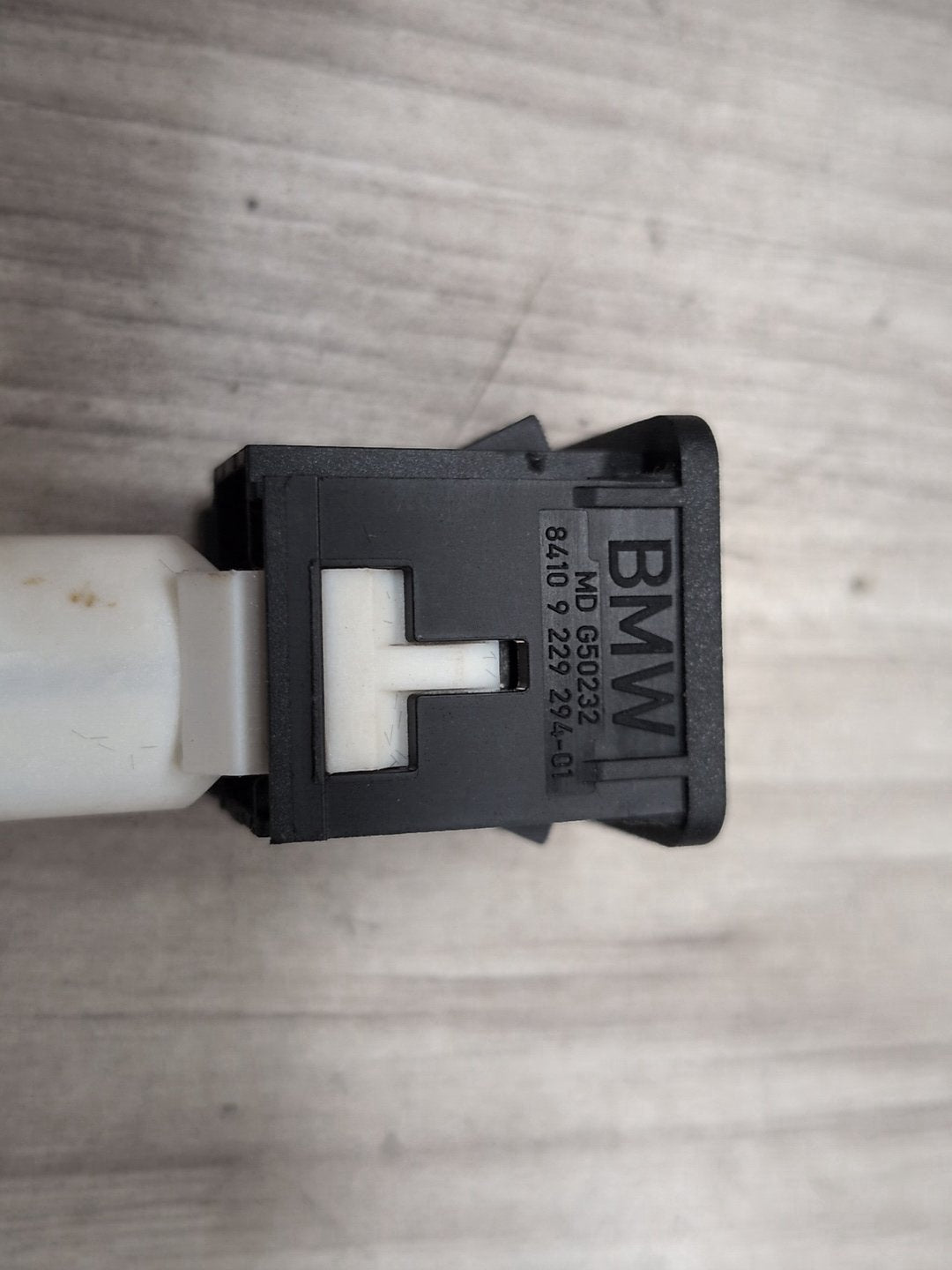 2016-2022 BMW 750i G12 AUX/ USB Charger Port Socket 9229294 OEM