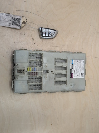 2018-2024 BMW X3 G01 Bdc Body Domain Fem Control Module w/ Key 8779032 OEM