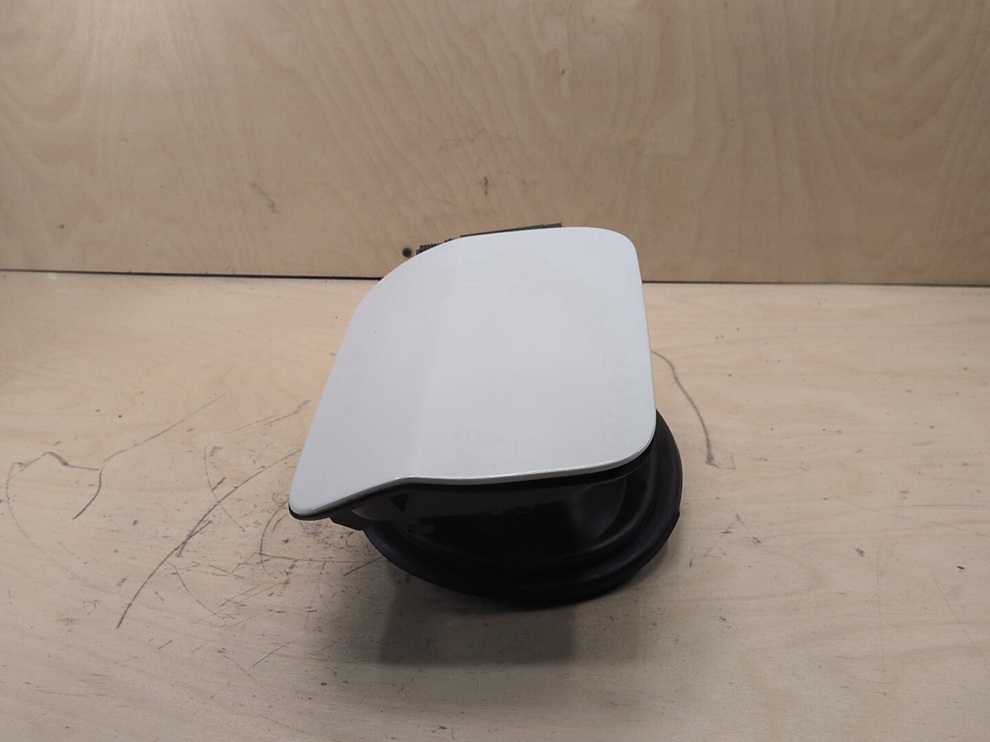 2018-2024 BMW X3 G01 Gas Cover Assembly 7405751