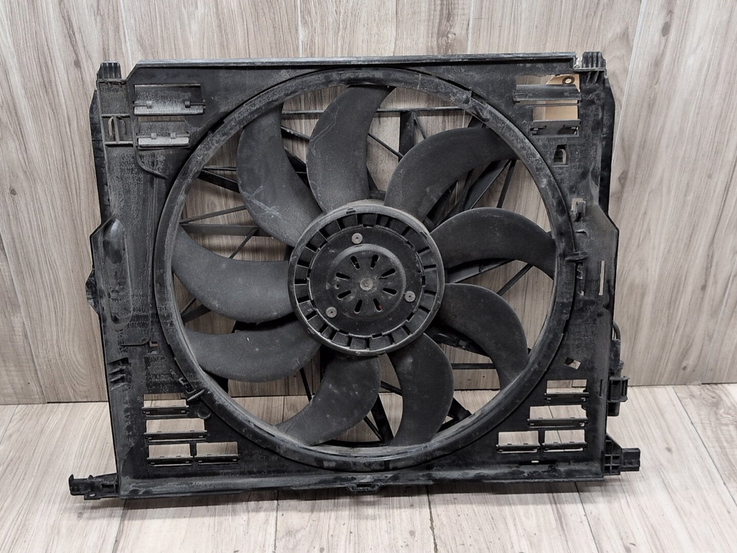 2013 BMW 750i F01 Radiator Fan Shroud Housing w/ Motor 7575564 N63B44O1