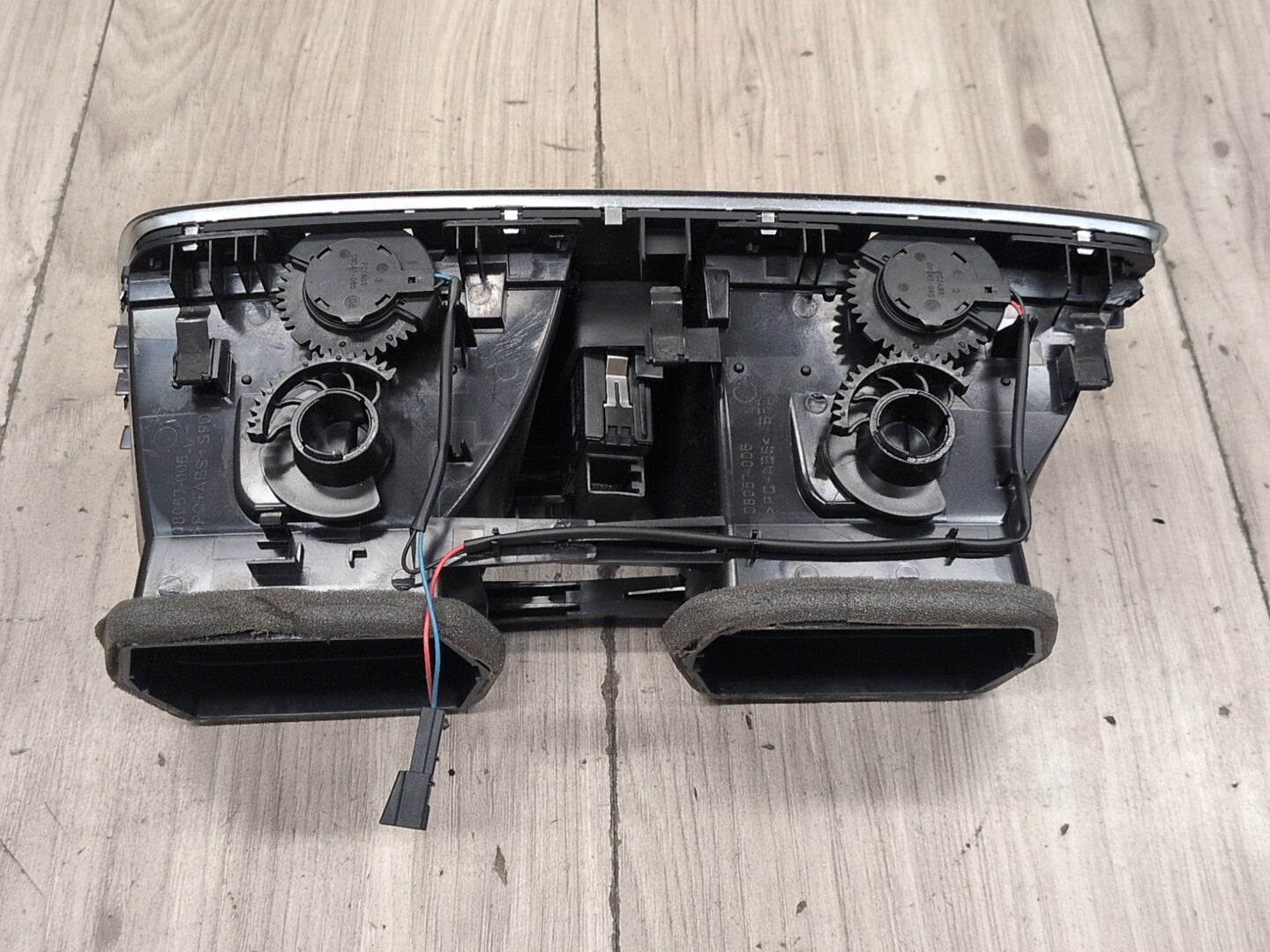 2015-2018 Audi Q3 8U Dashboard Dash Board Middle Center Air Vent 8U1820951C