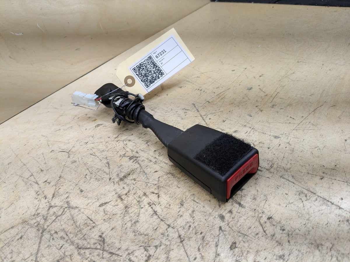 OEM BMW F90 G11 G12 G30 530 540 M550 750 M5 Front Left or Right Seatbelt Buckle