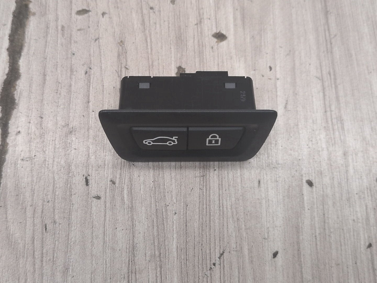 OEM BMW F02 F10 F15 F48 F90 G01 G20 G30 G80 X3 Rear Trunk Lid Center Lock Switch