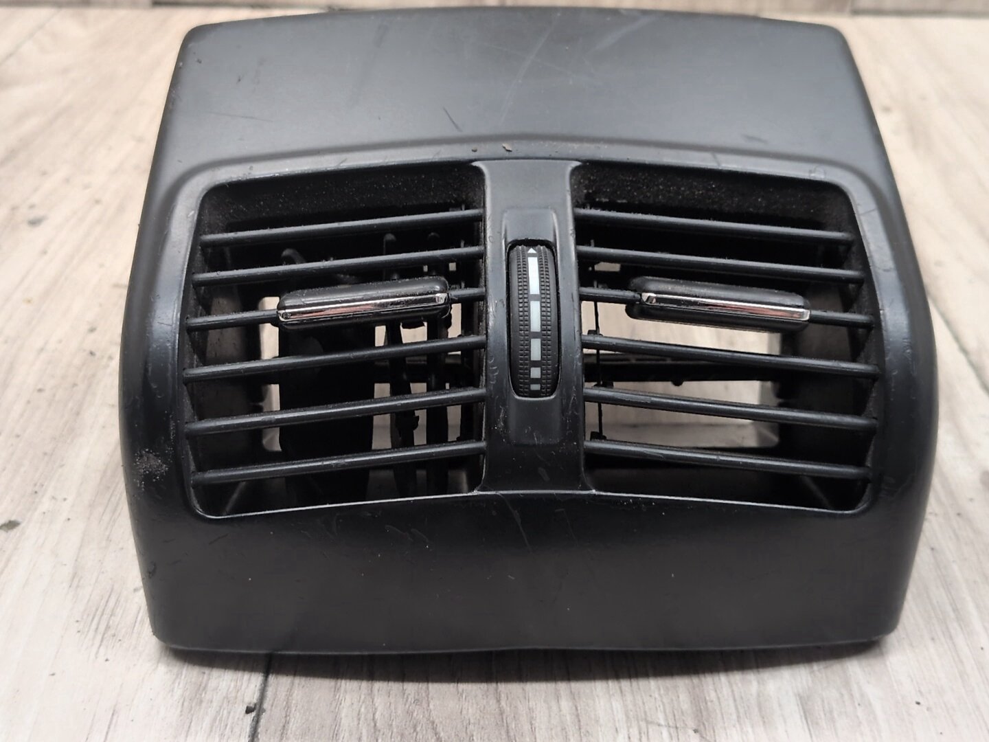 2009-2012 Mercedes-Benz E550 W212 Rear Center Console Air Vent Grille A2128300454 OEM