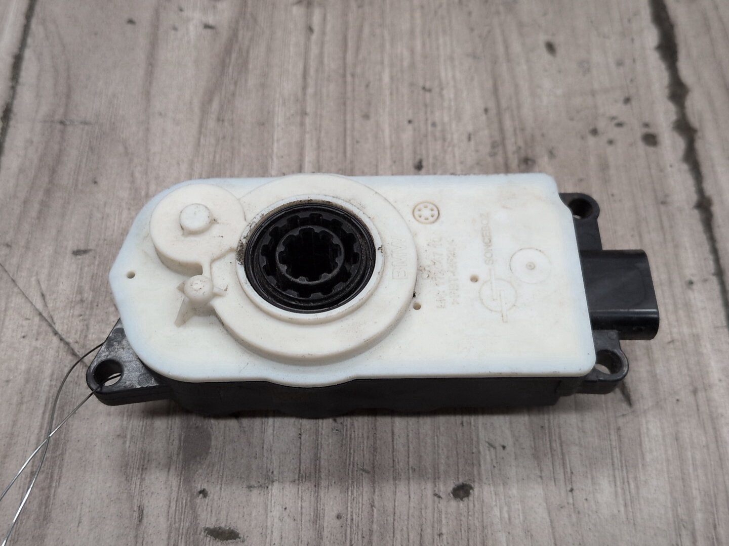 OEM BMW G05 G07 G20 330 M340 X5 X7 Front Upper Grille Shutter Motor Actuator