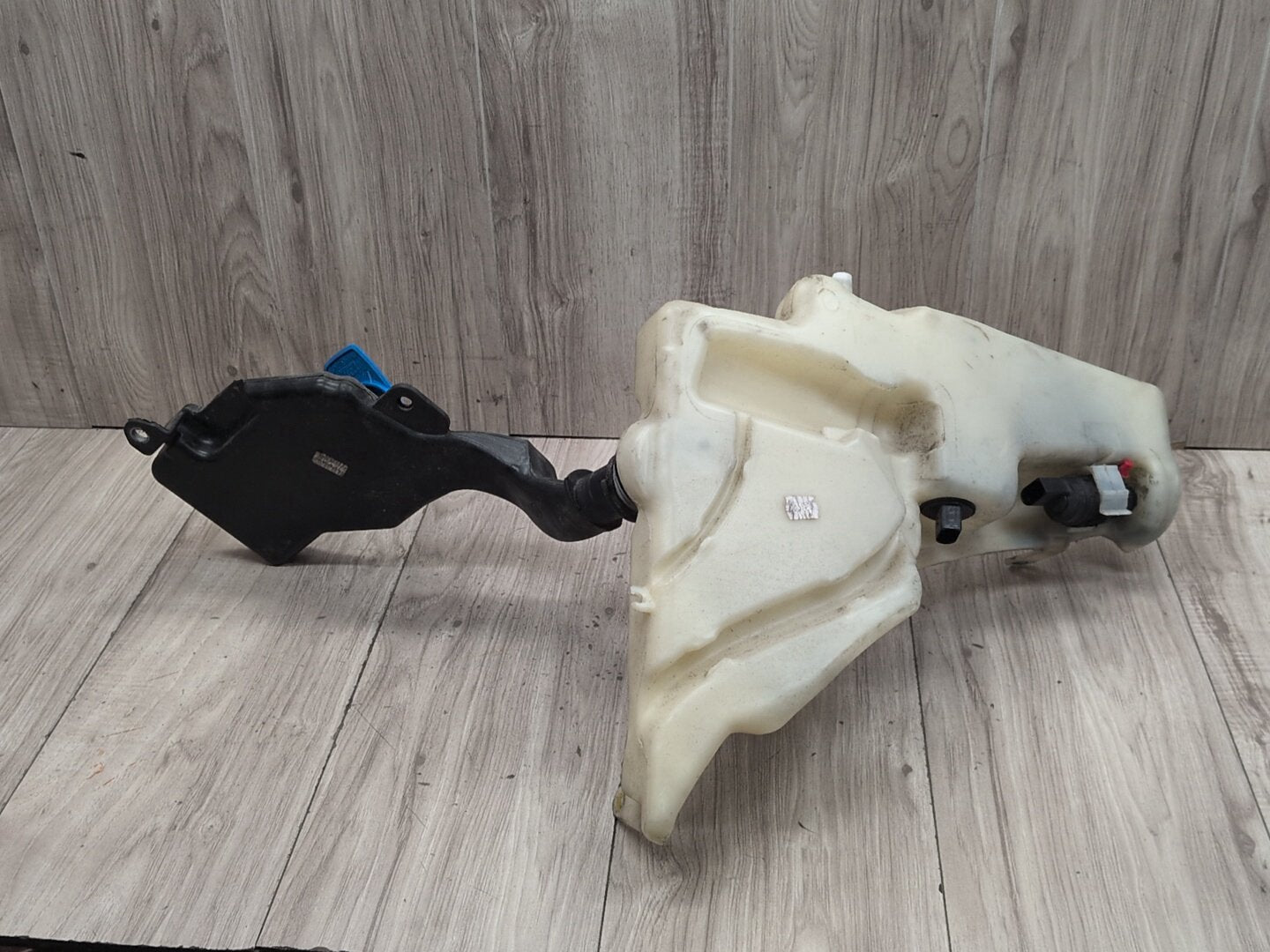 08-17 OEM Audi A4 A5 S4 S5 Windshield Fluid Reservoir Tank Assembly 8T0955453B