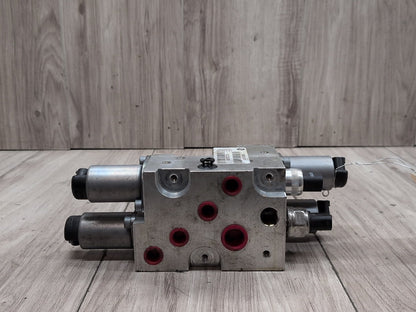 BMW X5 (E70) DYNAMIC DRIVE SUSPENSION HYDRAULIC VALVE BLOCK 37206782737