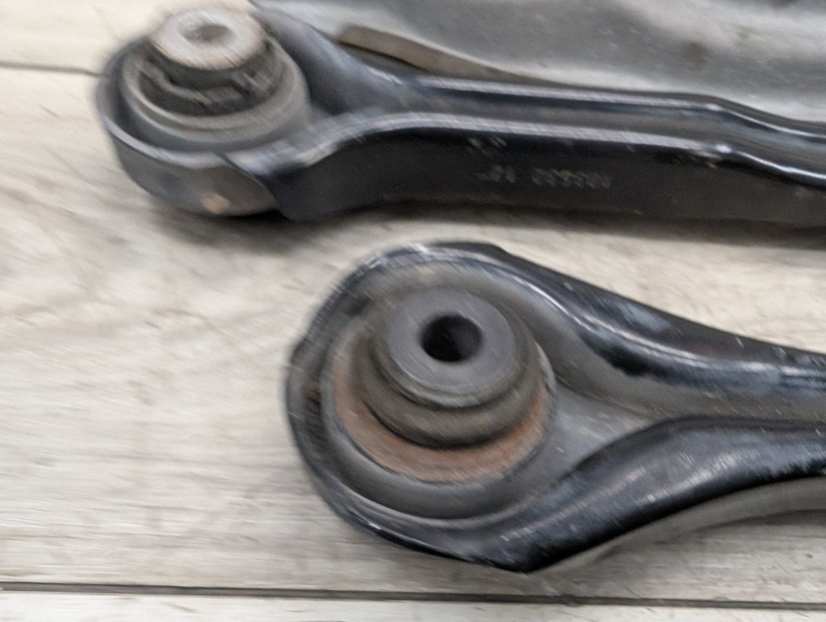 2007-2013 BMW 335i E93 Rear Right Passenger Control Arms SET 6784293 OEM BMW E90 E92 E93 Rear Suspension Right Lower Upper Control Arm Wishbone SET