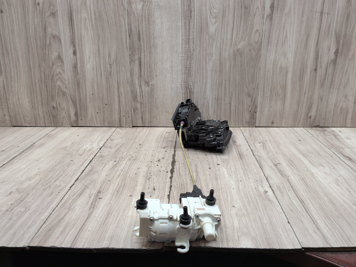 OEM BMW G05 G06 G07 G12 G16 G30 Rear RIGHT Door Soft Lock System Latch Actuator