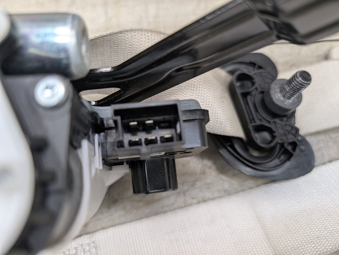 2016-2018 BMW 750Li G12 Front Right Passenger Seatbelt Seat Belt Retractor 7402436