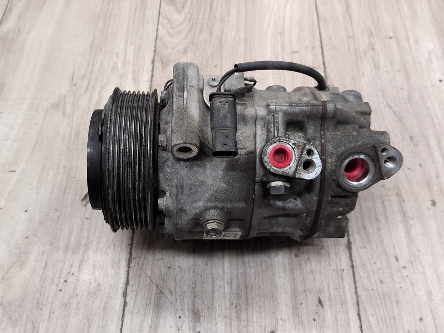 OEM BMW F90 F93 G05 G07 G12 G16 G30 AC Compressor Clutch Pump W/ Pulley N63 S63