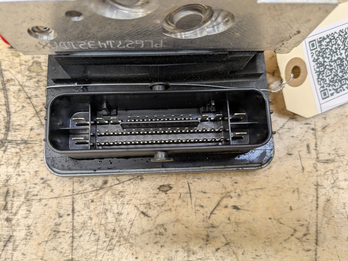 2016-2019 BMW 740i G12 ABS Pump Module 6886388 OEM