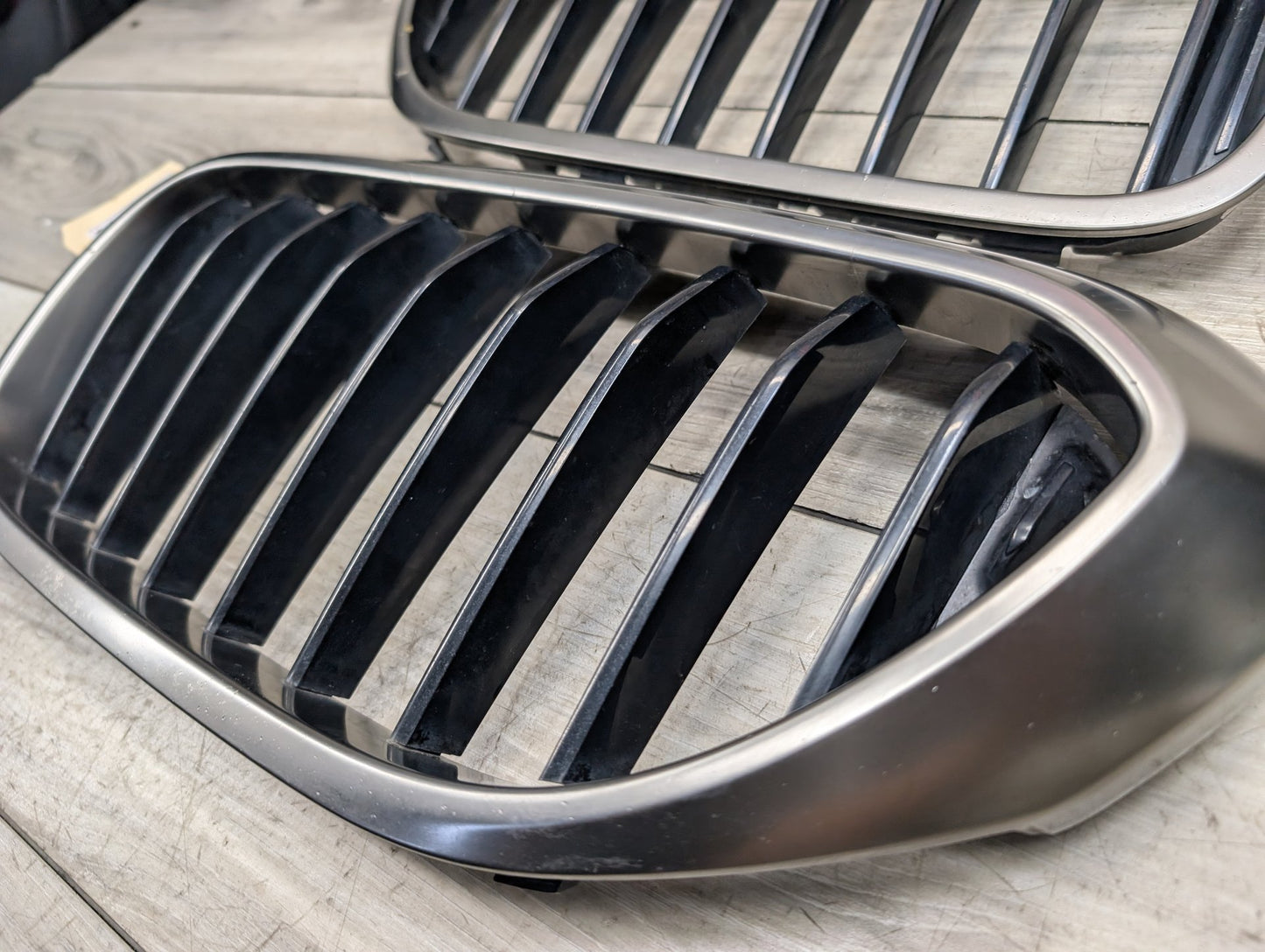 2017-2023 BMW M550i xDrive G30 Front Left Right Upper Bumper Cover Kidney Grilles SET 7383520