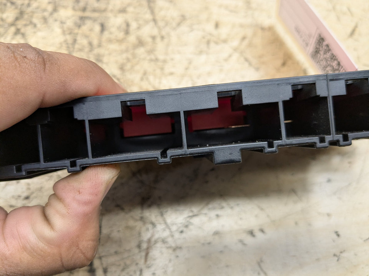 OEM BMW G11 G12 G14 G15 G16 G30 B+ Junction Terminal Power Relay Fuse Box