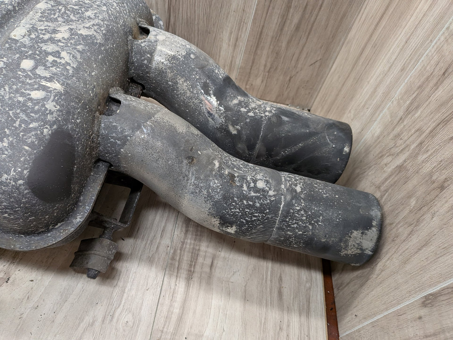 2004-2010 BMW M6 E64 Rear Exhaust Muffler 7837058