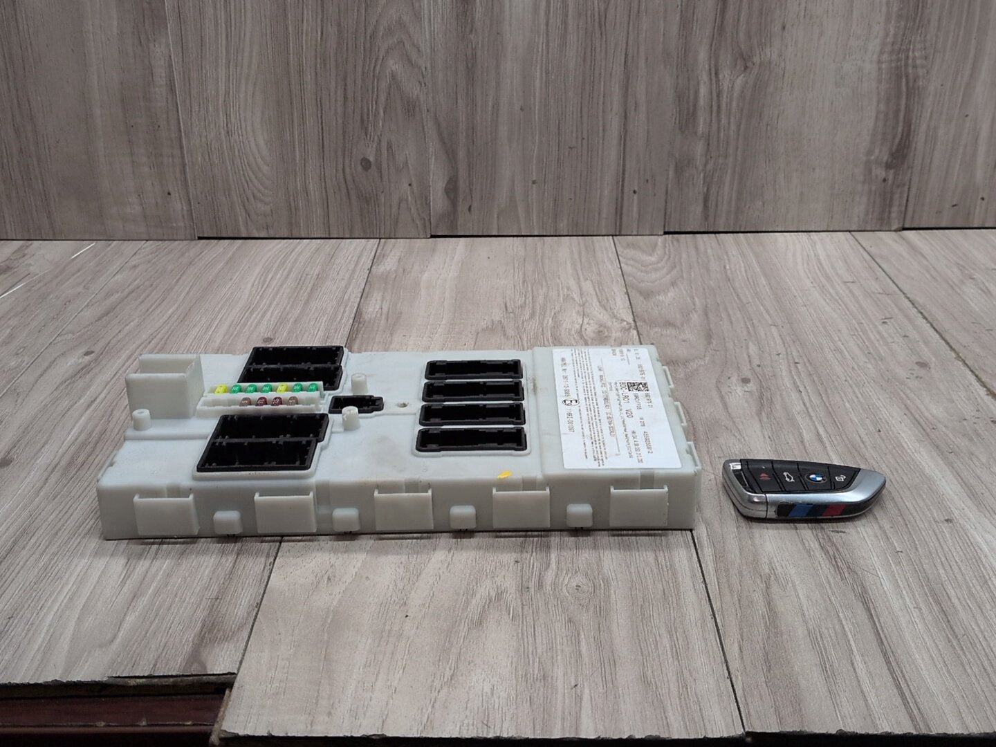 2015 - 2019 BMW X6 F86 Bdc Body Domain Fem Control Module w/ Key 6821976 S63B44T2