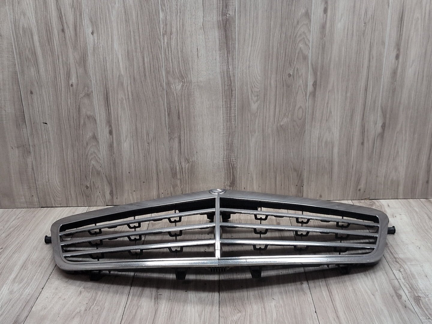 2009-2012 Mercedes-Benz E550 W212 Front Middle Center Bumper Cover Grille A2128800583 OEM