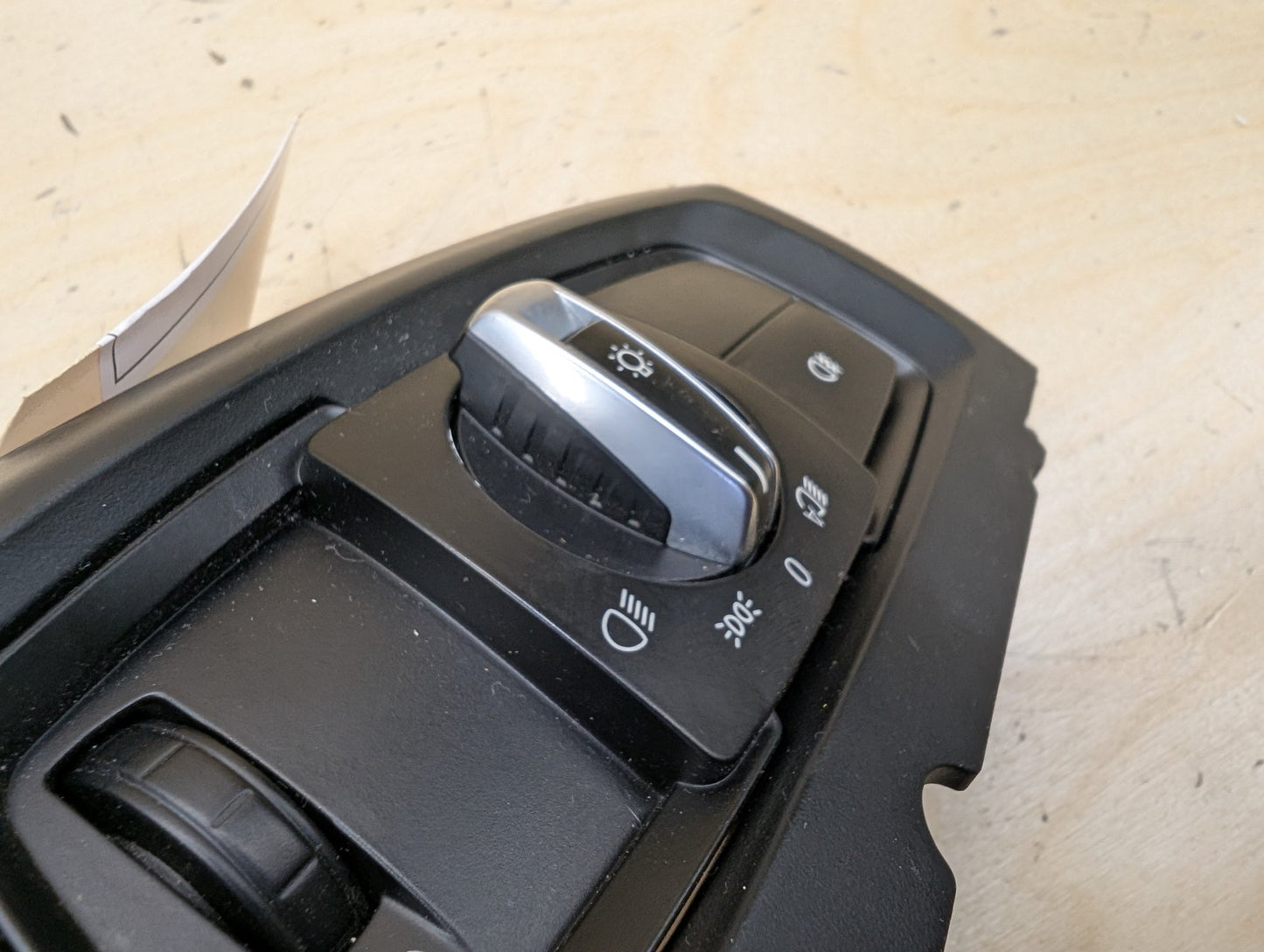 2015-2019 BMW X6 F16 Headlamp Switch 9390196