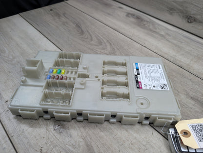 2016 BMW 750Li G12 Bdc Body Domain Fem Control Module 6820556