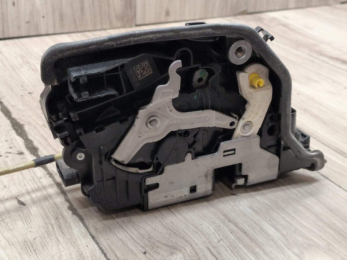 2016-2019 BMW 740Li G12 Front Right Door Latch Lock Actuator 7477702 OEM