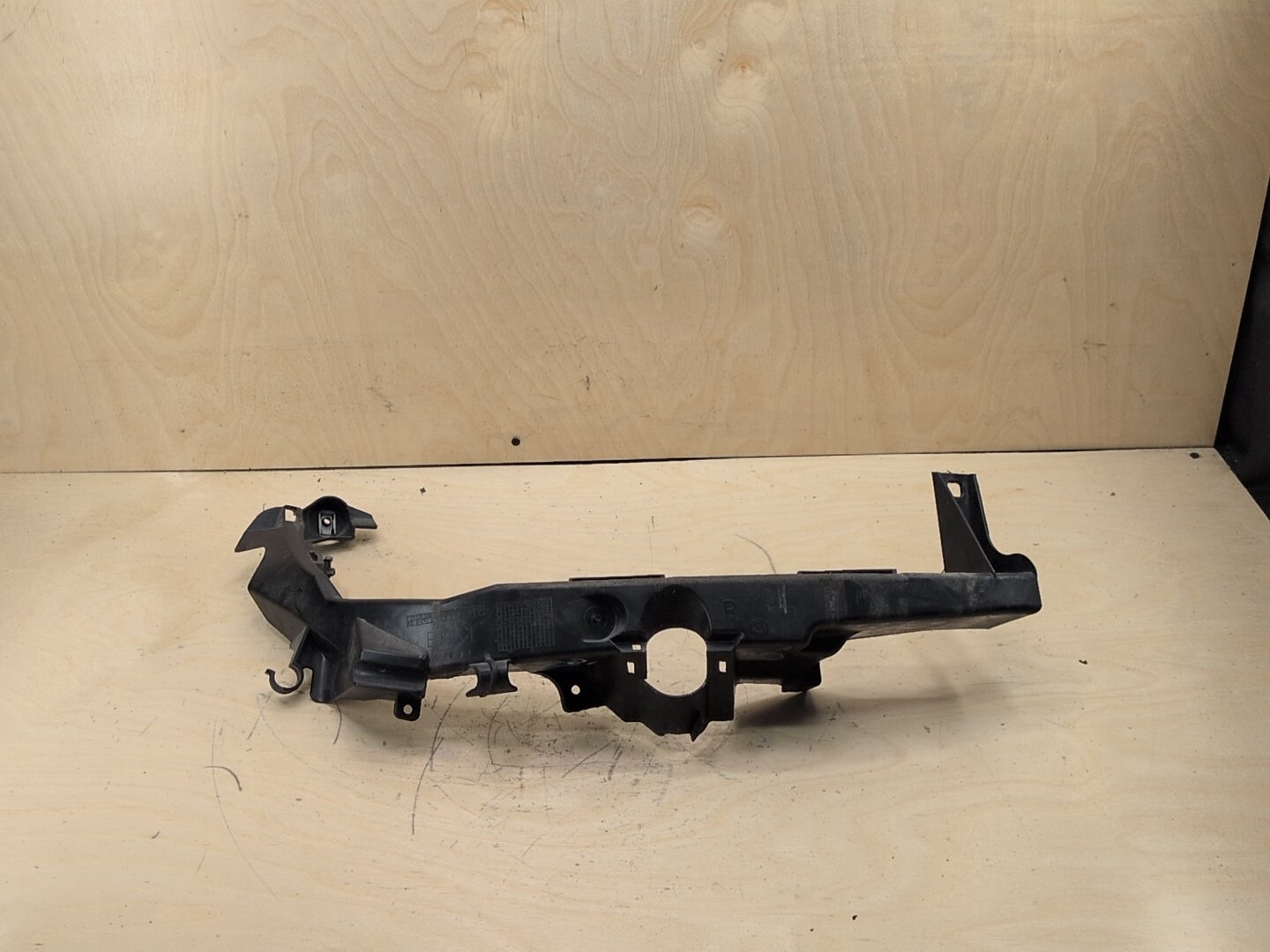 09-11 BMW E90 335 LCI Front Right Passenger Headlight Arm Bracket Mount Plastic
