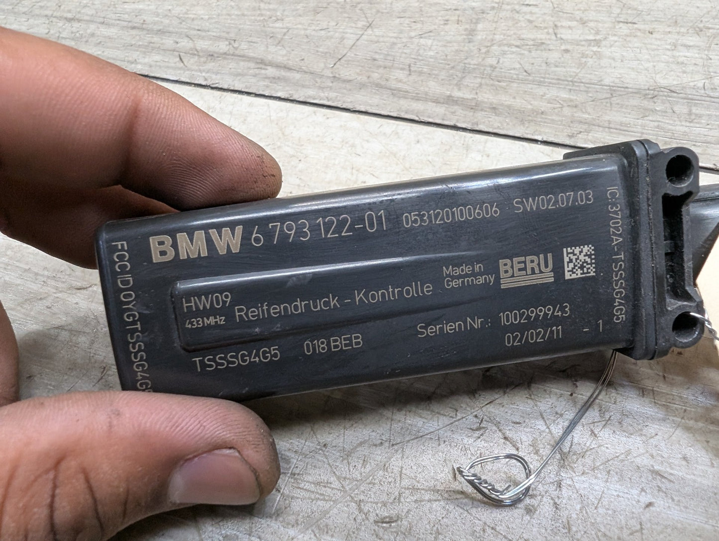 OEM BMW E70 E71 E82 E88 E89 E92 E93 Tire Pressure Control Unit Module RDC