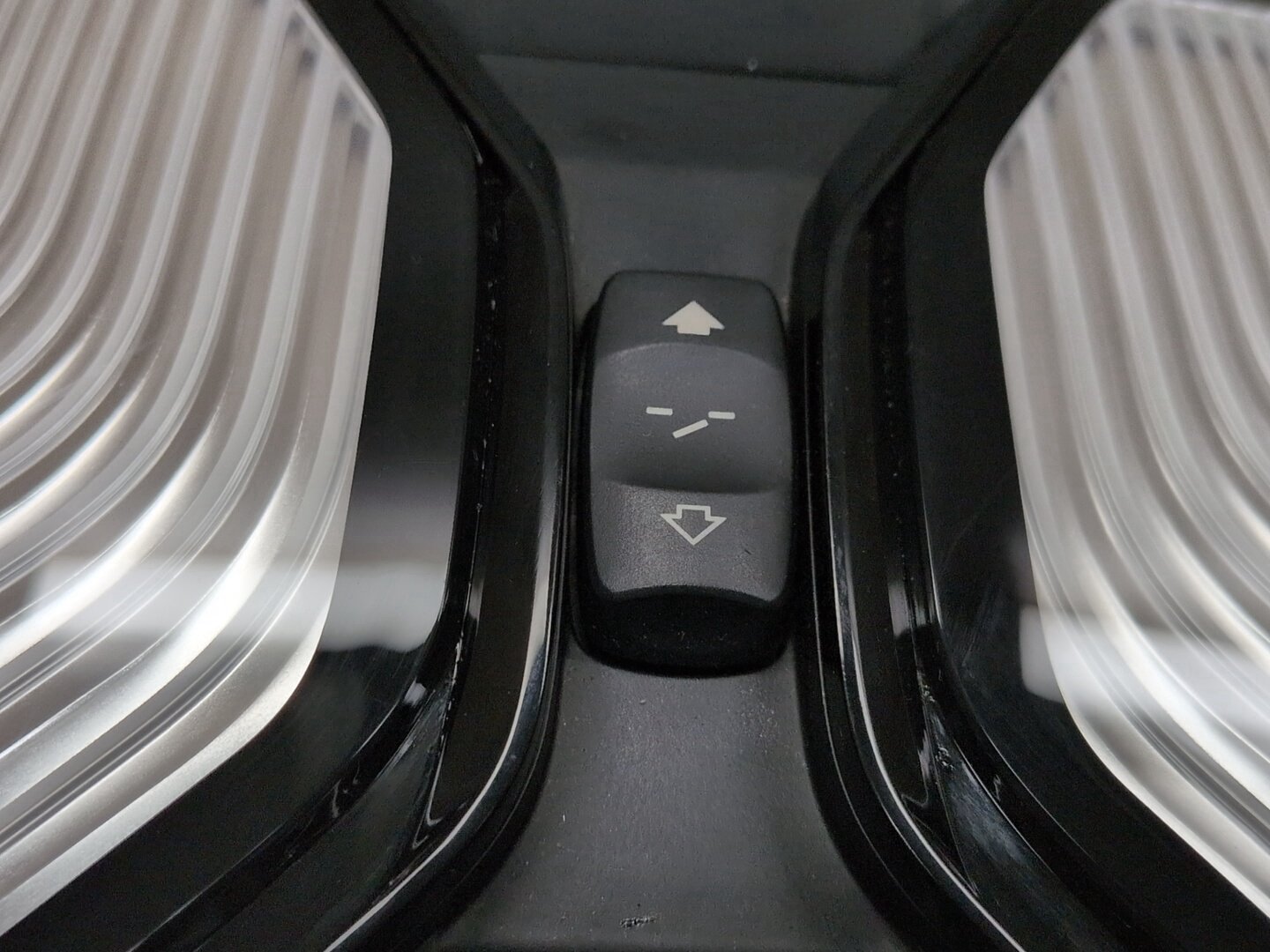 OEM BMW G01 G02 G05 G20 G30 330 M340 Front Roof Console Dome Light SOS Switch