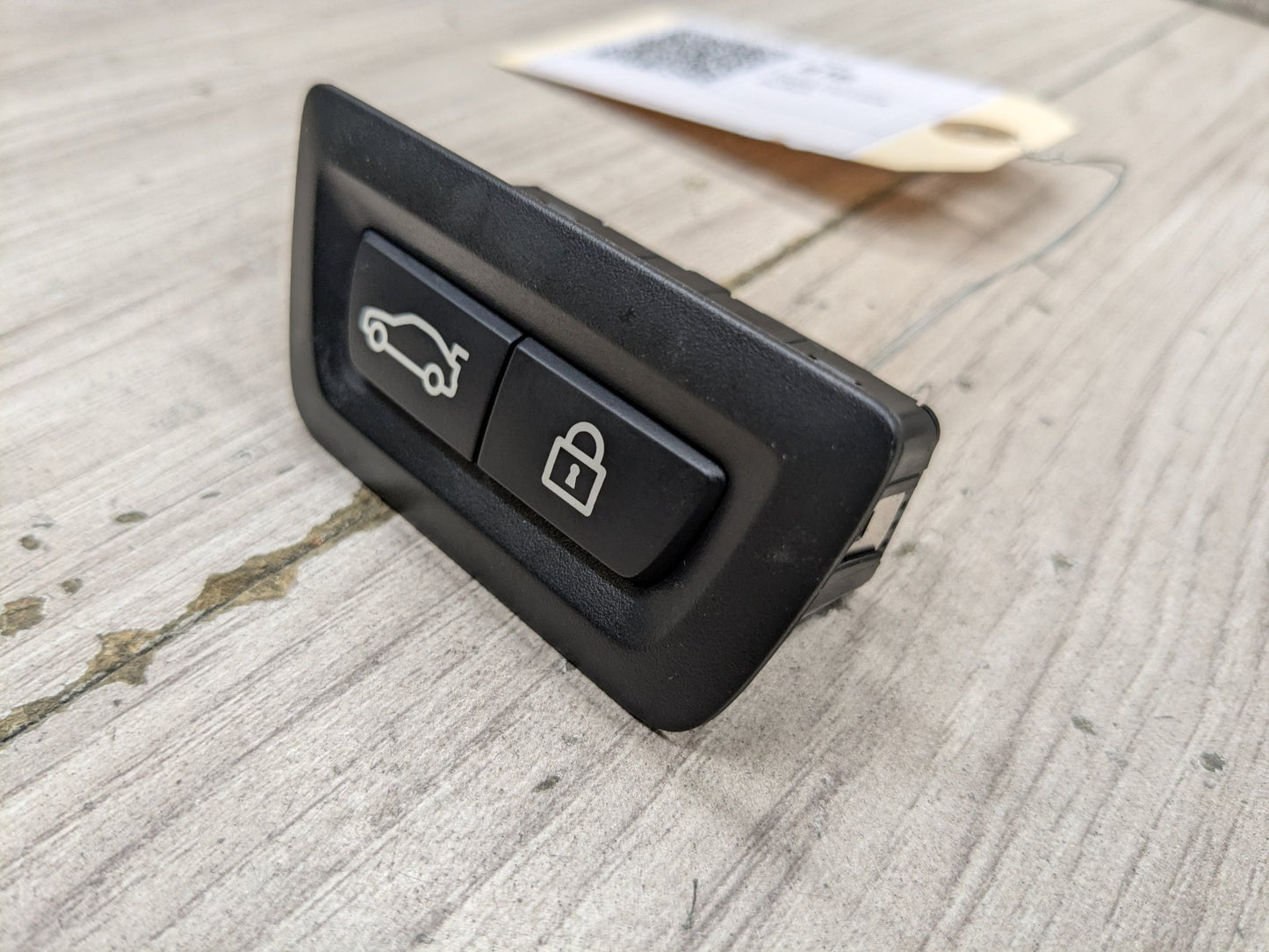 OEM BMW F02 F10 F15 F48 F90 G01 G20 G30 G80 X3 Rear Trunk Lid Center Lock Switch