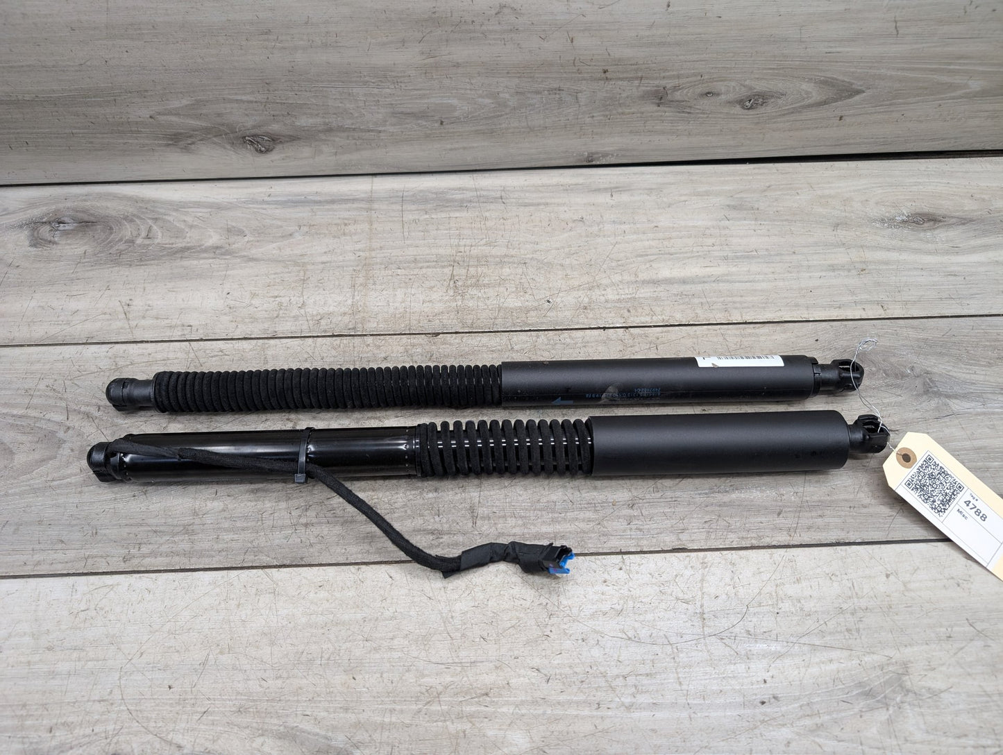 19-24 OEM BMW G01 X3 30 M40 Rear Left Right Trunk Tailgate Shock Hatch Strut