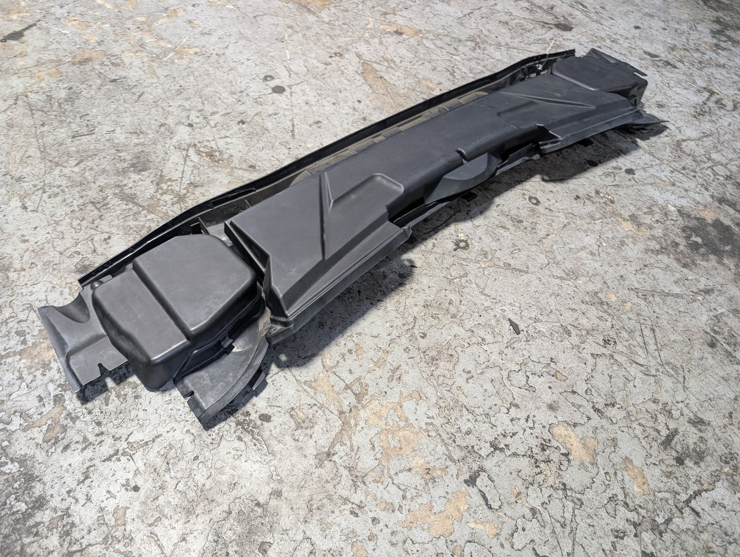 08-13 OEM BMW E82 E88 128 135i Lower Upper Cowl Housing Panel Cabin Air Filter