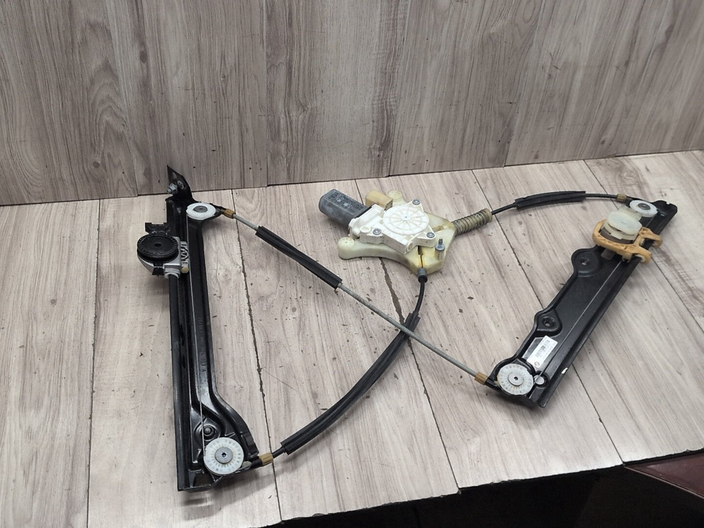 2012-2018 BMW M6 F06 Front Left Driver Door Window Glass Regulator w/ Motor 7275397
