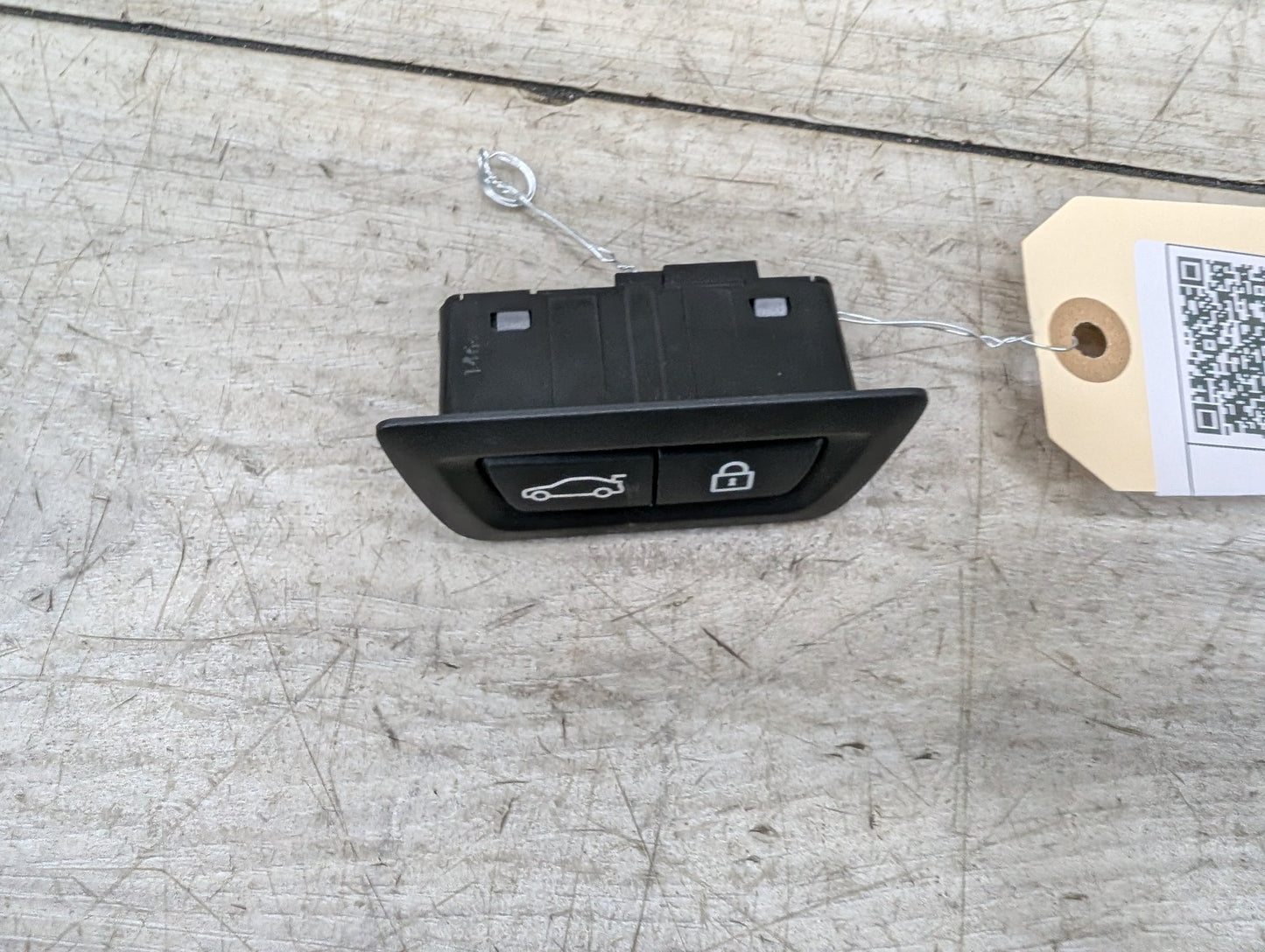 OEM BMW F02 F10 F15 F48 F90 G01 G20 G30 G80 X3 Rear Trunk Lid Center Lock Switch