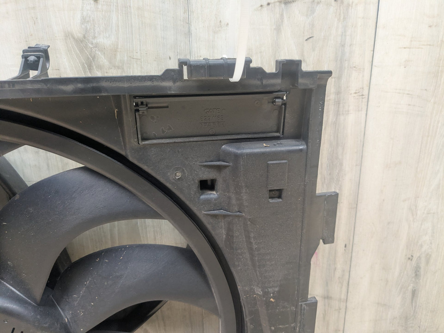 2011 - 2016 BMW 528i F10 Radiator Fan Shroud Housing w/ Motor 8642161 N20B20O0