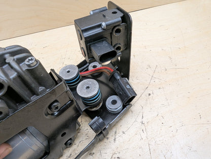 2010-2017 BMW 535i GT xDrive F07 Air Suspension Compressor Pump 6875176 OEM