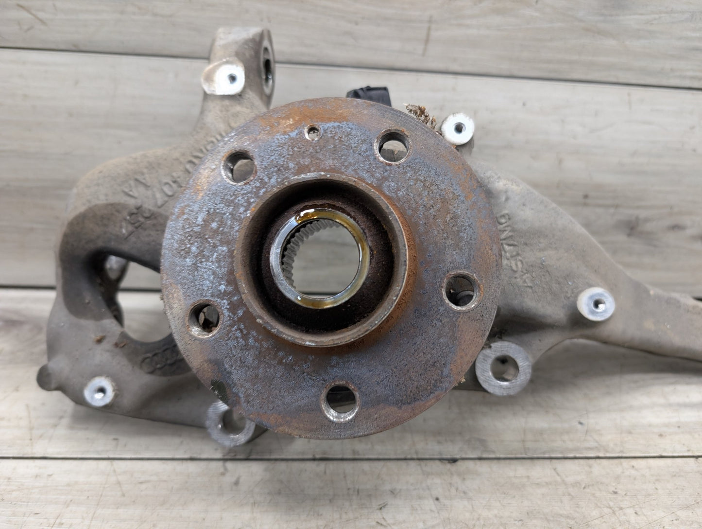 2008 - 2017 Audi S5 8T Front Left Driver Spindle Knuckle w/ Bearing 4G0407241D