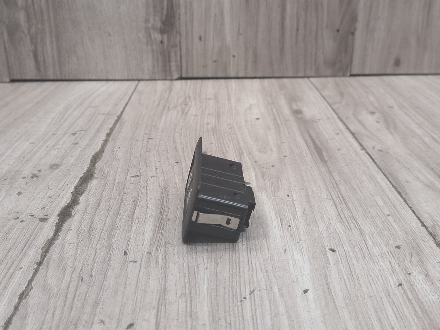 OEM BMW F02 F10 F15 F48 F90 G01 G20 G30 G80 X3 Rear Trunk Lid Center Lock Switch