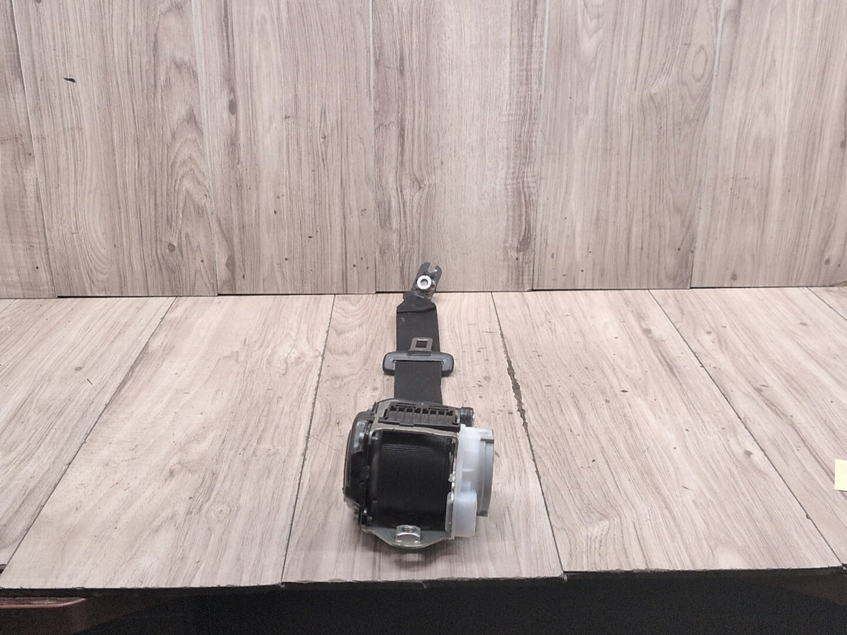 2015-2018 Audi Q3 8U Rear Left or Right Seatbelt Seat Belt Retractor 8U0857805A