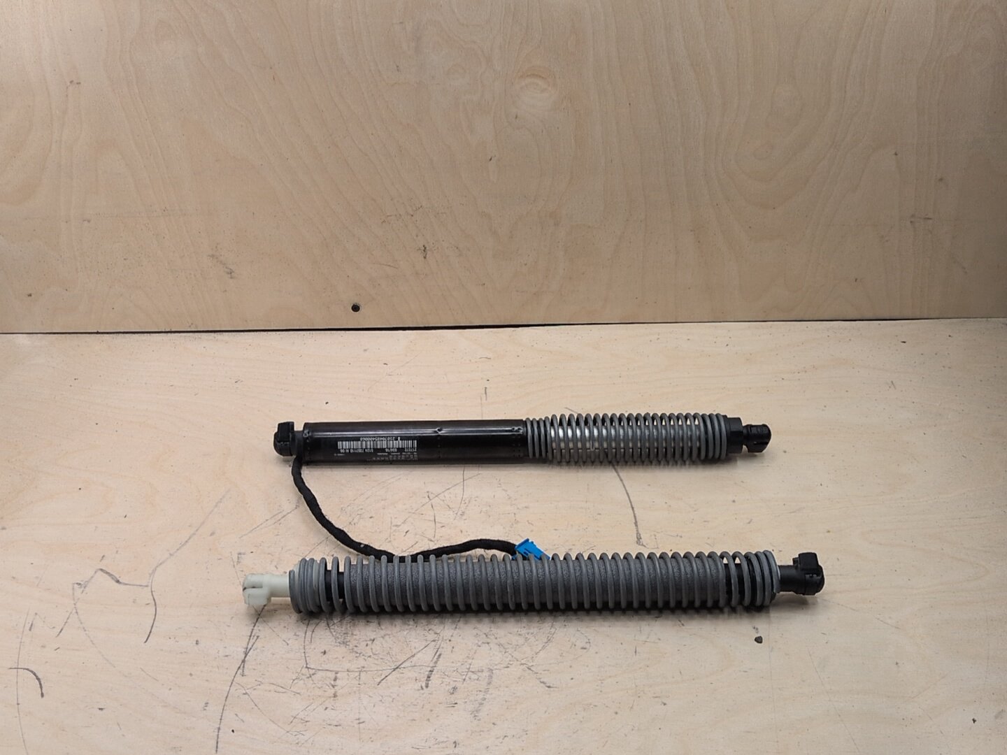 16-19 OEM BMW G12 740 750 M760 Right Passenger Electric Trunk Lid Shock Strut