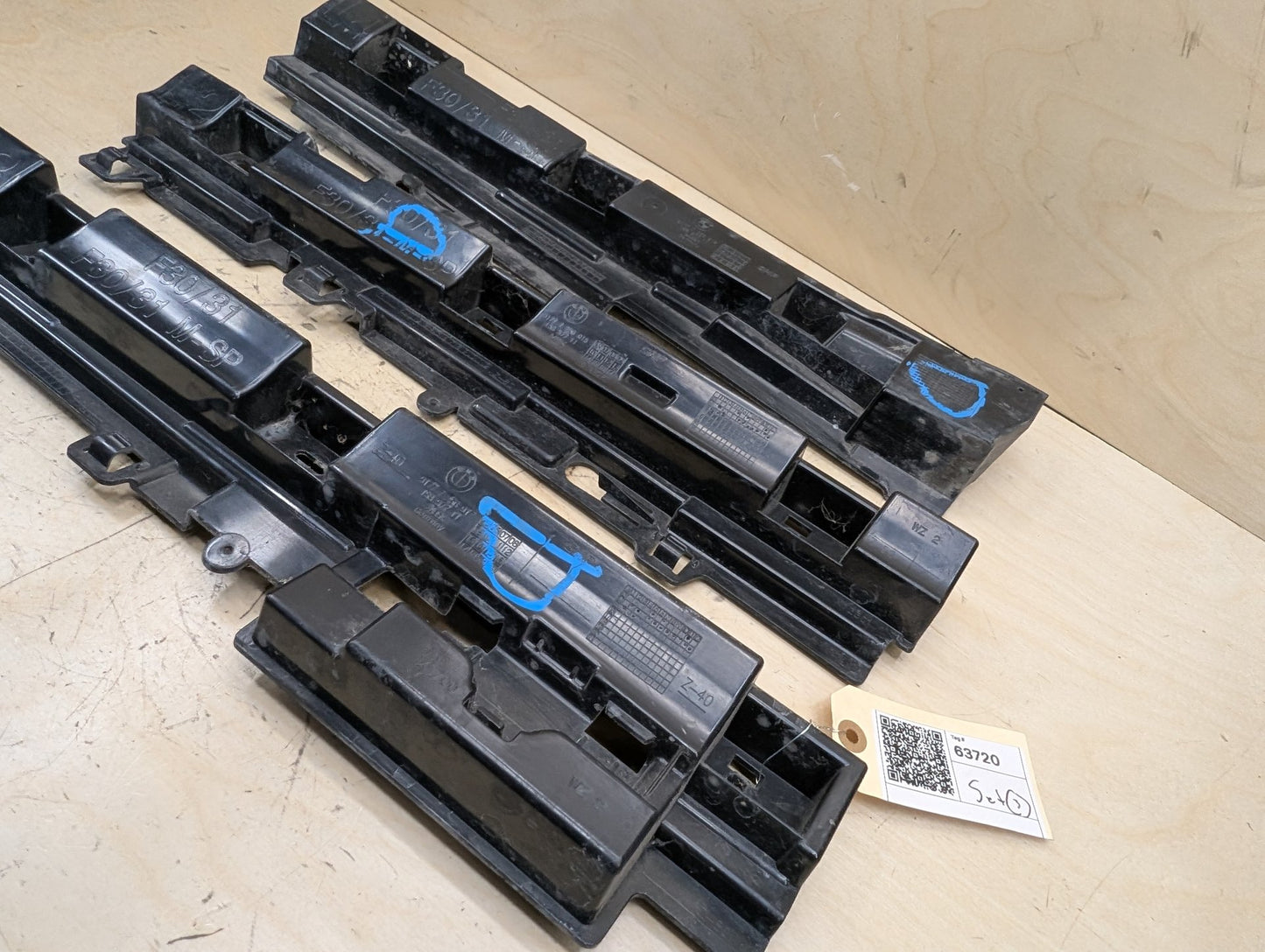 2012-2018 BMW 320i F30 Left Driver Side Skirt Rocker Panel Brackets SET 7256919