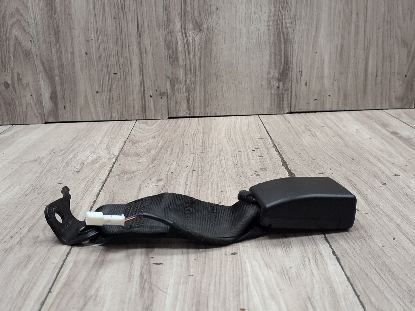 OEM BMW F90 M5 G30 530 540 M550 Rear Center Middle Seatbelt Seat Belt Buckle