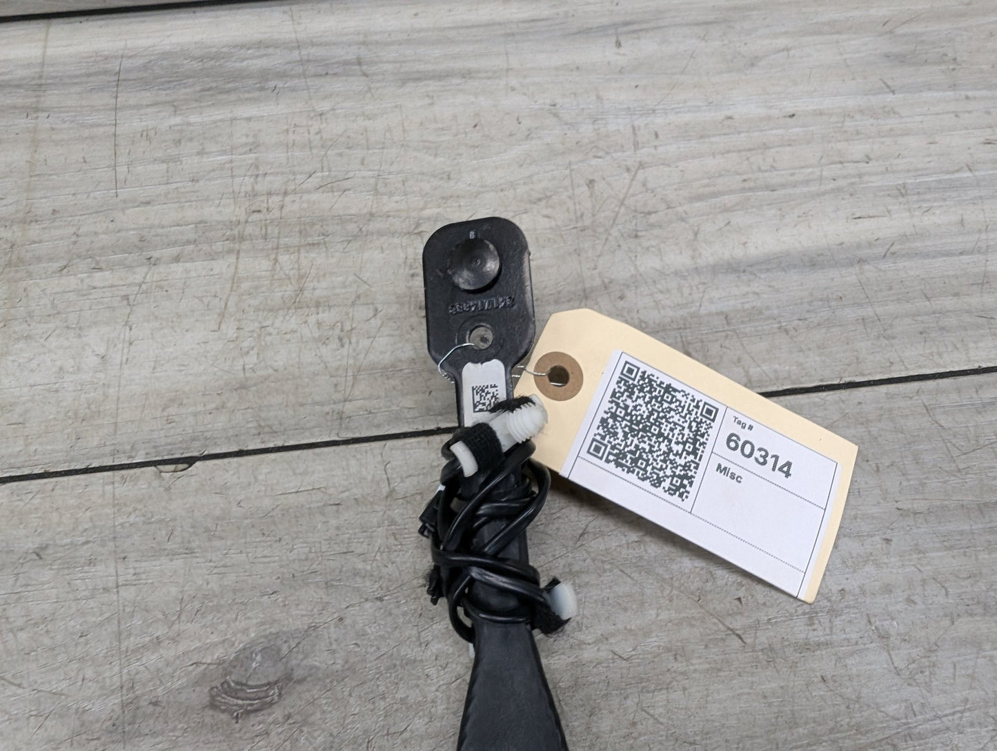 OEM BMW F90 G11 G12 G30 530 540 M550 750 M5 Front Left or Right Seatbelt Buckle