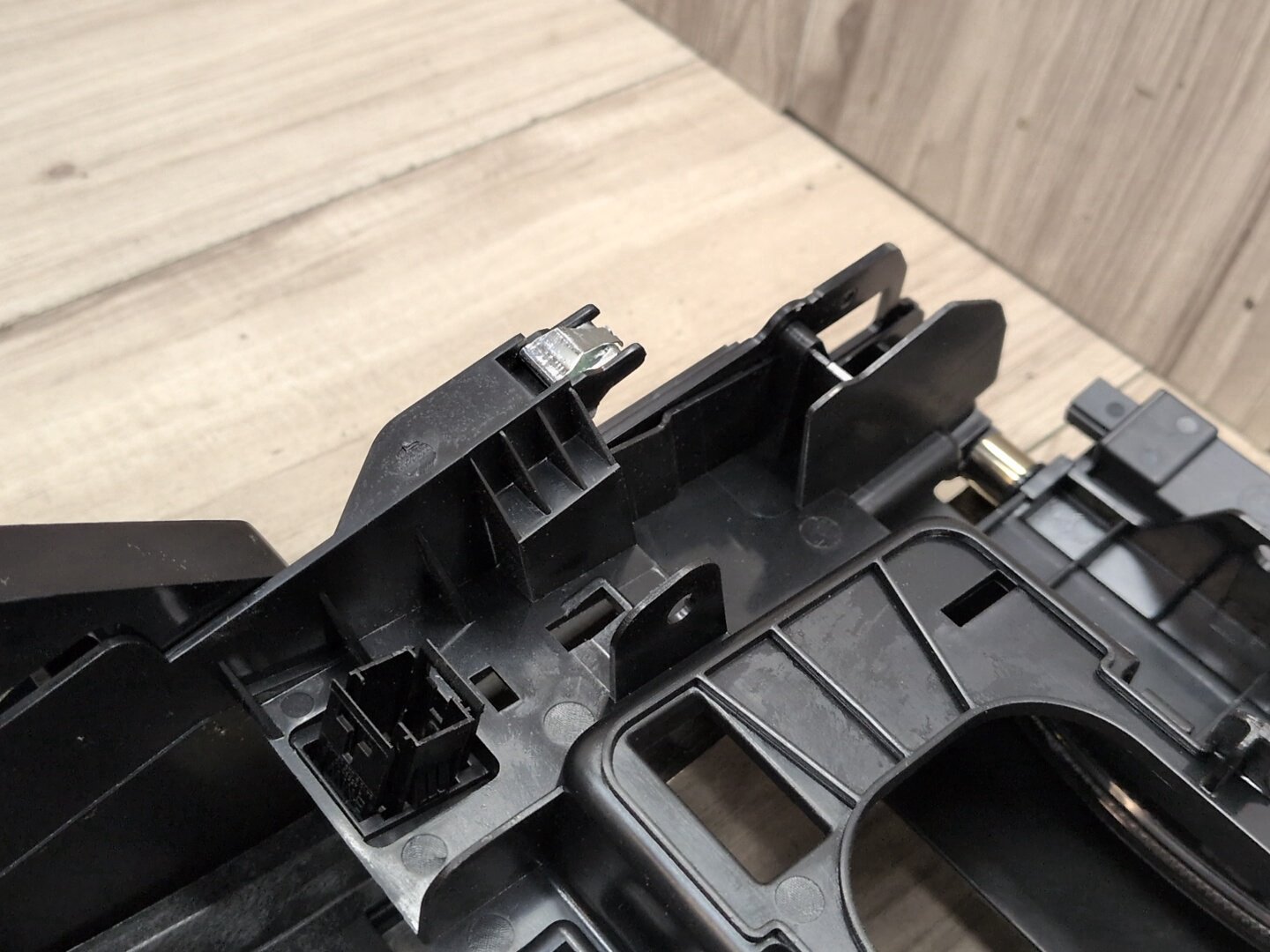 2019 - 2026 BMW X5 G05 Storage Cup Holder Compartment Assembly 6810501 N63B44M3