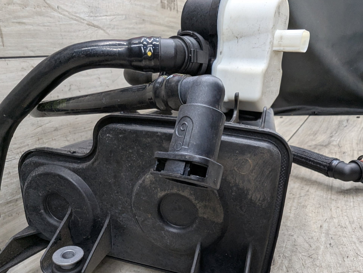 2007-2013 BMW X5 E70 Fuel Vapor Charcoal Canister 7164407