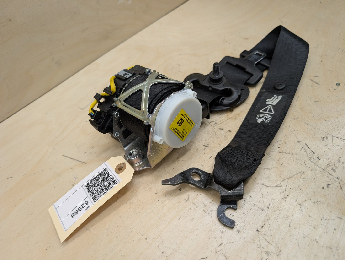 09-11 OEM BMW E90 E91 335 LCI Front Right Passenger Seat Belt Retractor Black