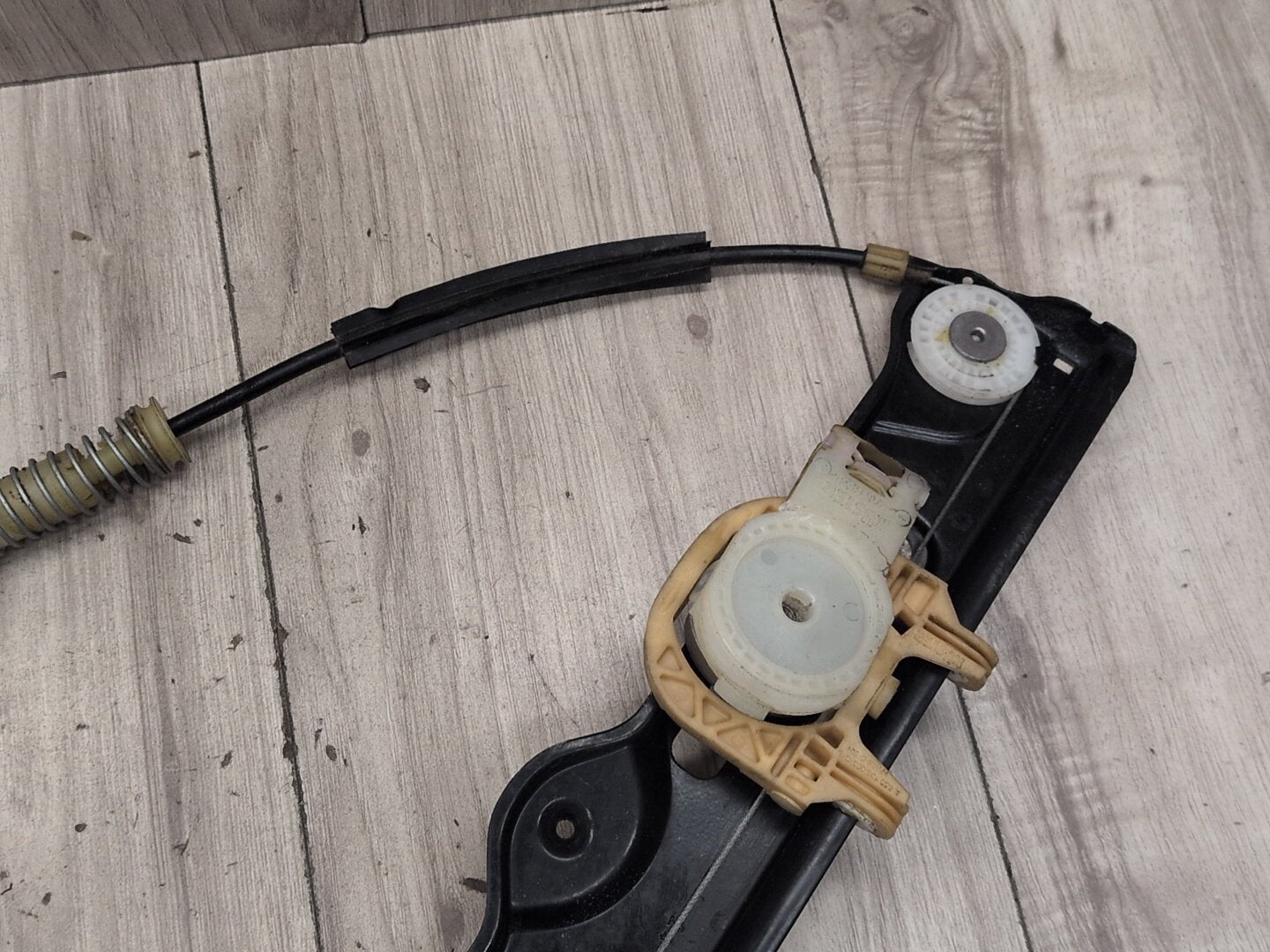 2012-2018 BMW M6 F06 Front Left Driver Door Window Glass Regulator w/ Motor 7275397