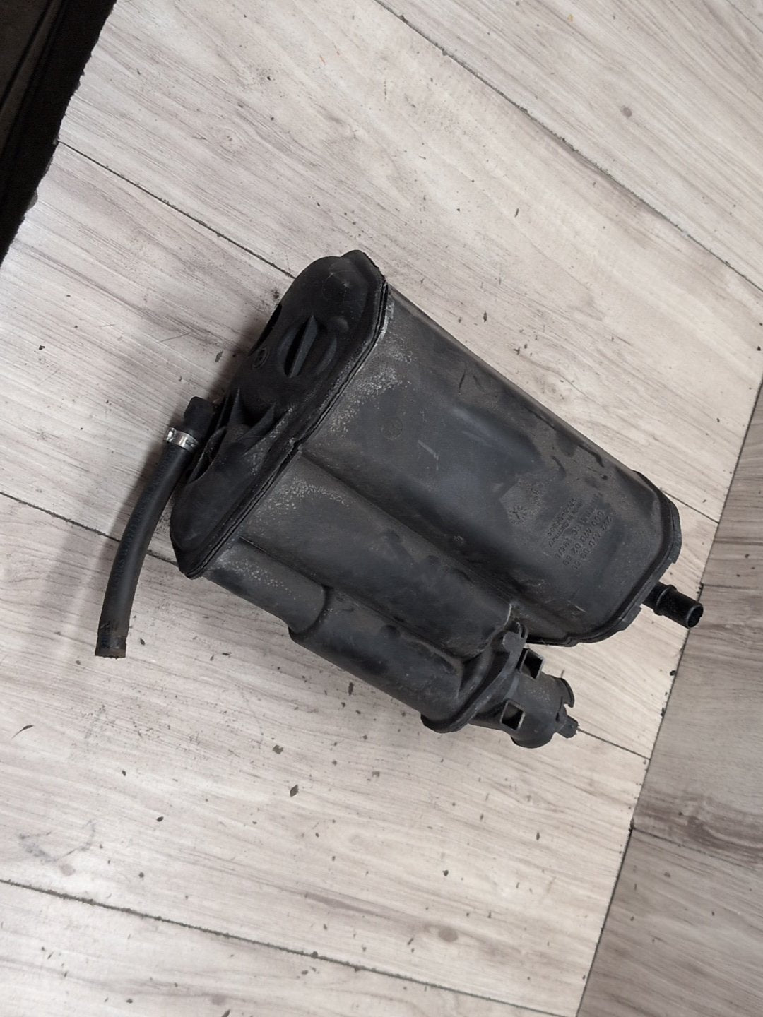 2009-2012 Mercedes-Benz E550 W212 Fuel Vapor Charcoal Canister A2124700359 OEM
