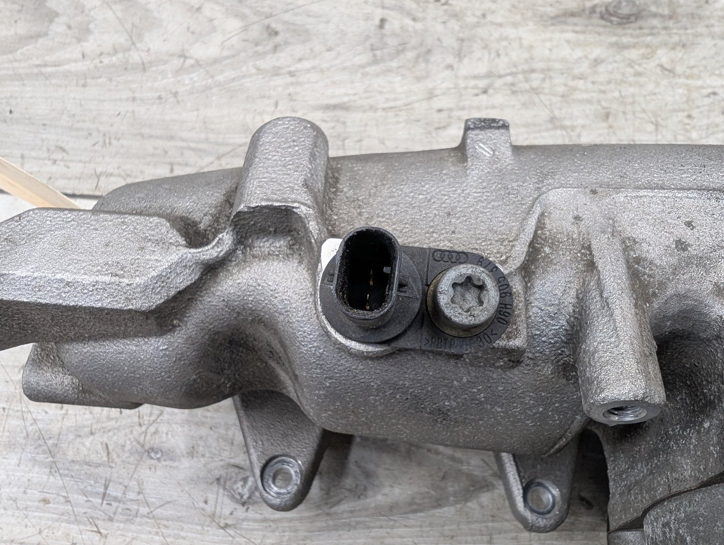 2009 - 2017 Audi Q5 8R Engine Motor Intake Manifold 06H133201S EA888