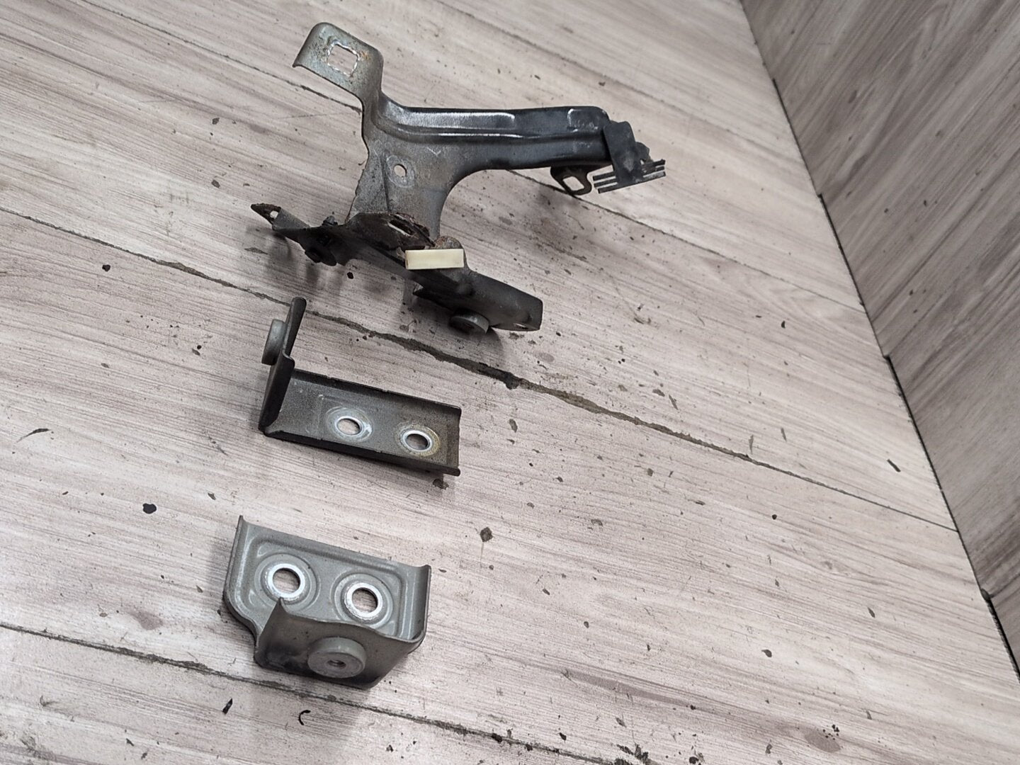 2016-2022 BMW 750i G12 Front Left Driver Fender Brackets SET 7413401 OEM