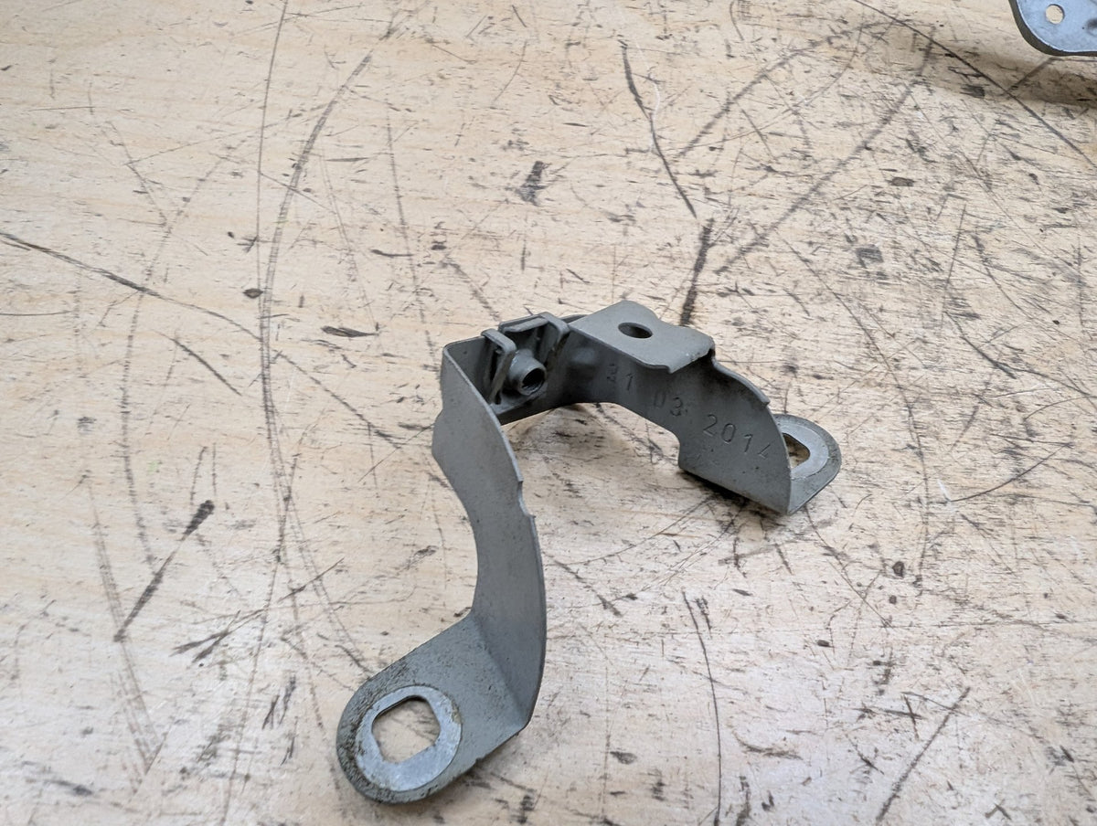 2010-2017 BMW 535i GT xDrive F07 Front Left Driver Fender Brackets SET 7193421 OEM